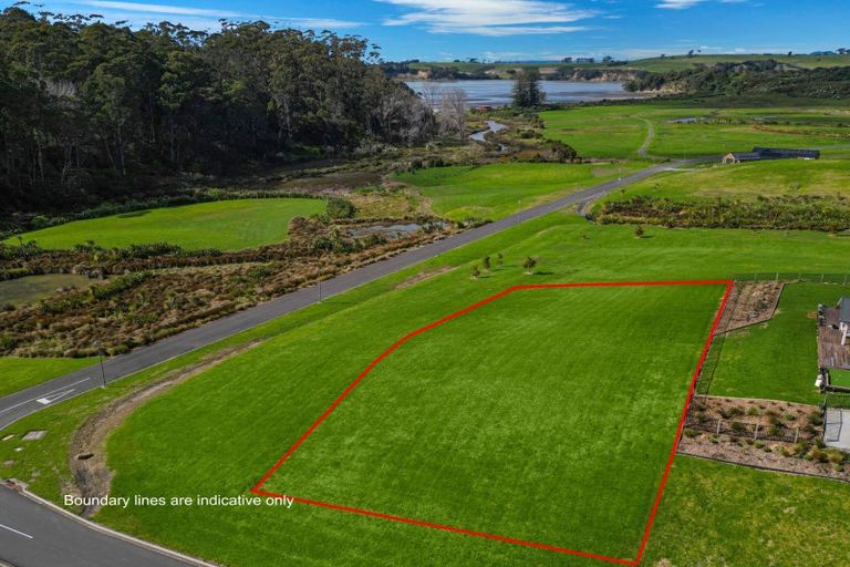 Photo of property in 2 Taha Puke Road, Okura Bush, Silverdale, 0794