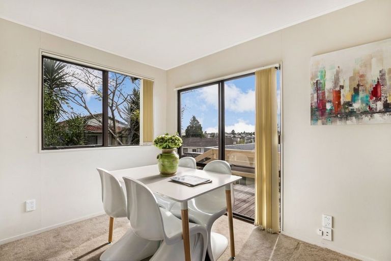 Photo of property in 2/1 Rebecca Rise, Weymouth, Auckland, 2103