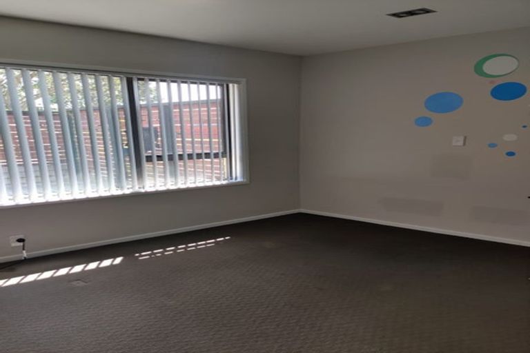 Photo of property in 96 Kaikoura Street, Maupuia, Wellington, 6022