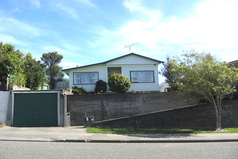Photo of property in 24 Avenue Road, West End, Timaru, 7910
