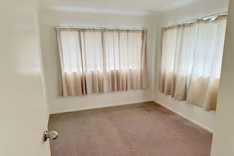 Photo of property in 102a Wharf Road, Te Atatu Peninsula, Auckland, 0610