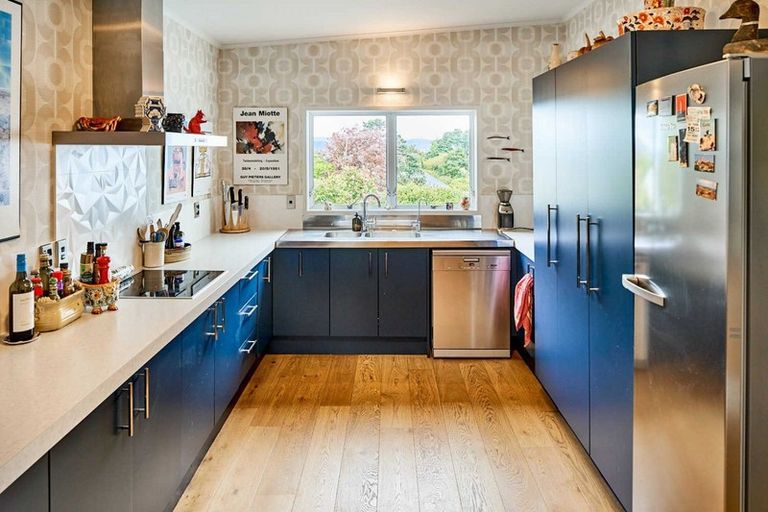 Photo of property in 15 Waitohu Road, York Bay, Lower Hutt, 5013