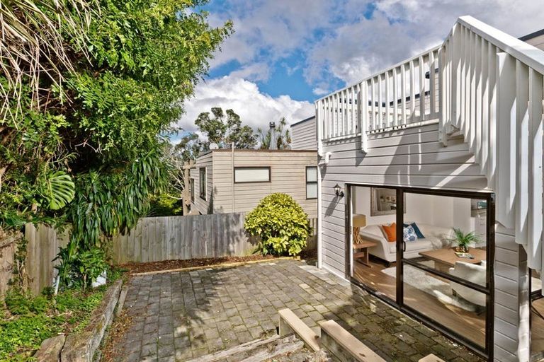 Photo of property in 2/51 Seaton Road, Murrays Bay, Auckland, 0630