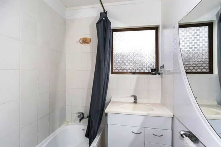 Photo of property in 2/23 Gaylands Place, Opaheke, Papakura, 2113