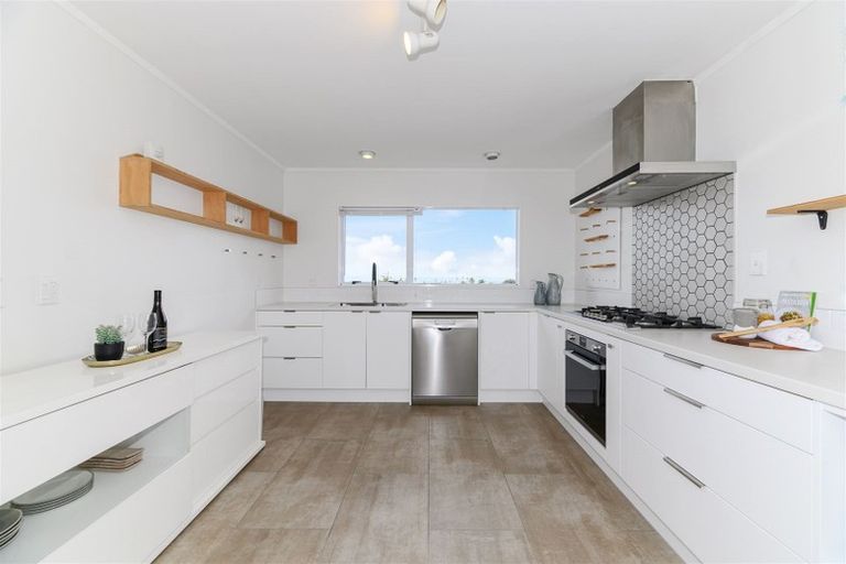 Photo of property in 1 Marguerita Place, West Harbour, Auckland, 0618