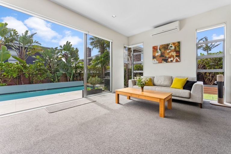 Photo of property in 2a Mirwill Road, Rothesay Bay, Auckland, 0630