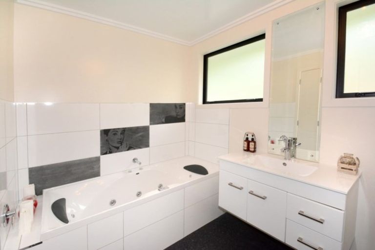 Photo of property in 11 Glengyle Street, Vauxhall, Dunedin, 9013