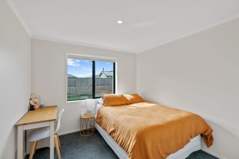 Photo of property in 14 Saint Michael Crescent, One Tree Point, 0118