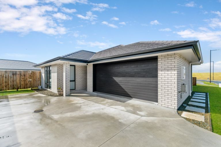 Photo of property in 14 Saint Michael Crescent, One Tree Point, 0118