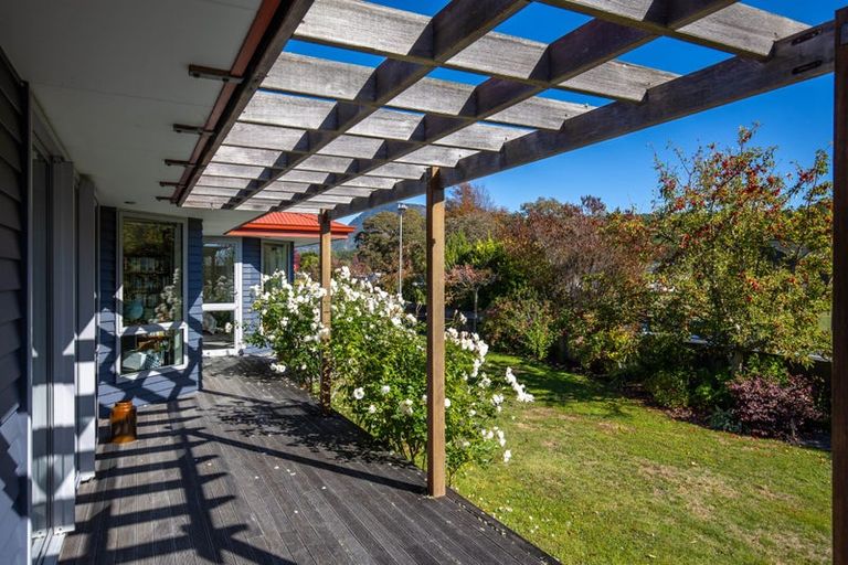 Photo of property in 6 Weka Place, Picton, 7220