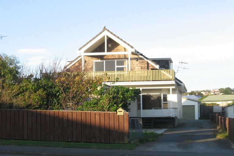 Photo of property in 7 Main Road, Titahi Bay, Porirua, 5022