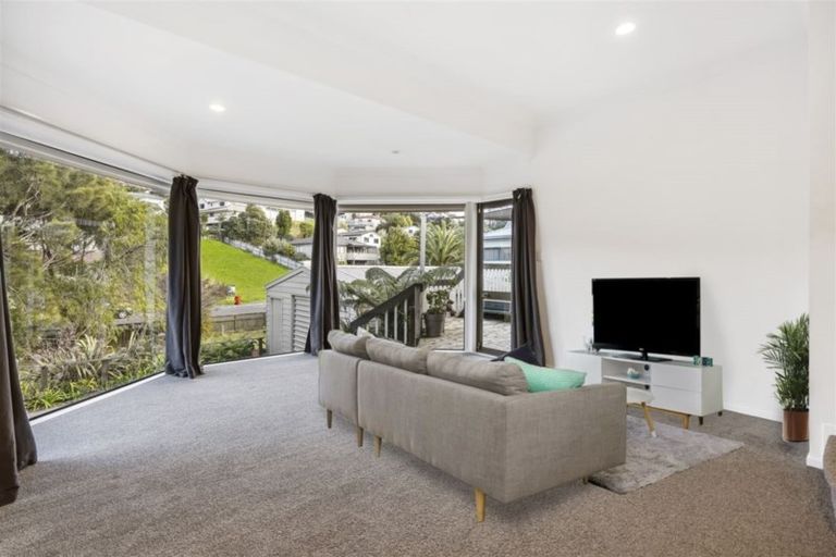 Photo of property in 52 Ferry Road, Arkles Bay, Whangaparaoa, 0932