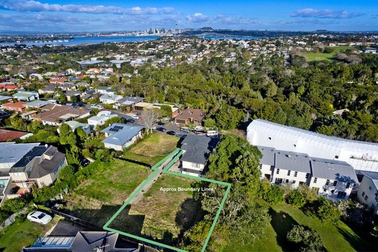 Photo of property in 11c Kaihu Street, Northcote, Auckland, 0627