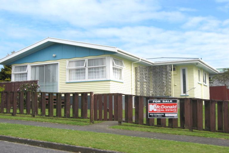 Photo of property in 42 Clearmont Crescent, Blagdon, New Plymouth, 4310