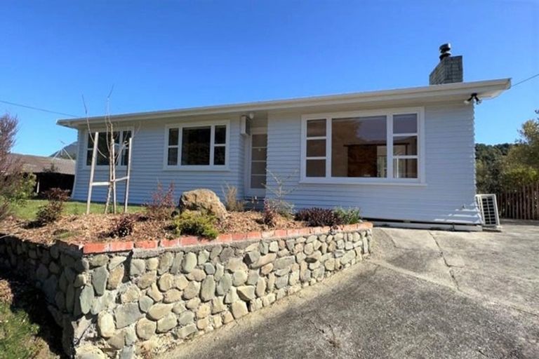 Photo of property in 76 Hampden Street, Picton, 7220