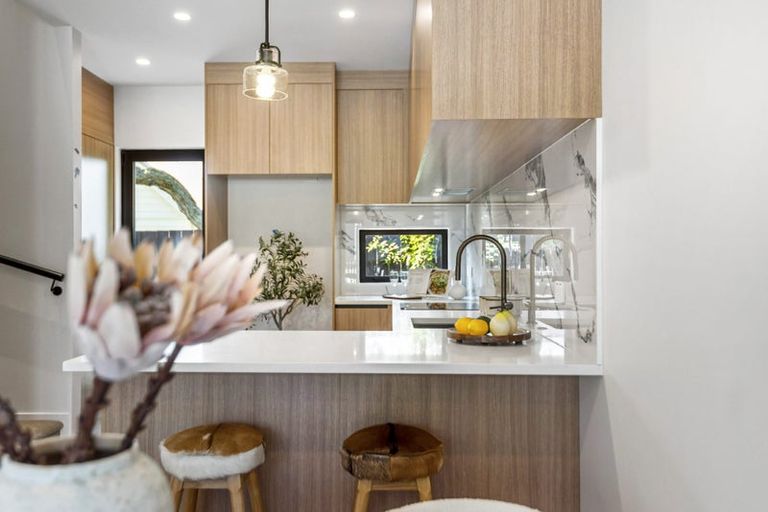 Photo of property in 16-18 Handley Avenue, Narrow Neck, Auckland, 0624