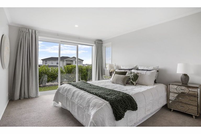 Photo of property in 5 Flavell Drive, Orewa, 0931