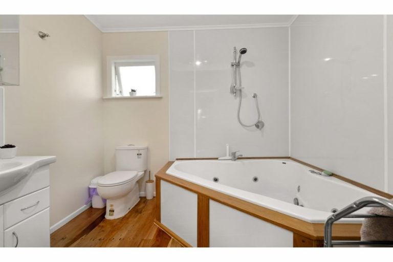 Photo of property in 212 Waikiekie Road, Thames, 3500