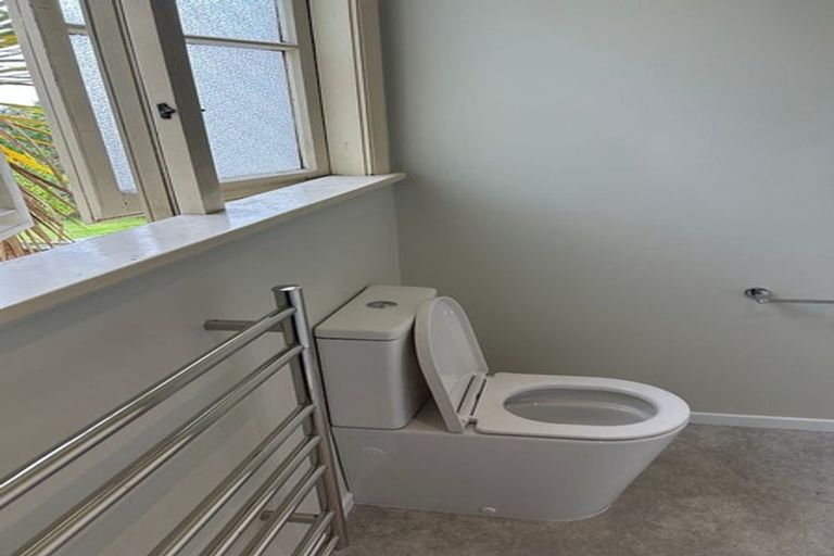 Photo of property in 16 Woodvale Grove, Fairfield, Lower Hutt, 5011