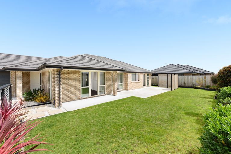 Photo of property in 28 Rainey Crescent, Papamoa Beach, Papamoa, 3118