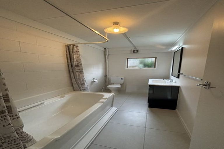 Photo of property in 24 Dallas Place, New Windsor, Auckland, 0600