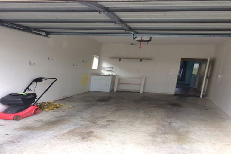 Photo of property in 20 Brashier Circle, Sunnyvale, Auckland, 0612