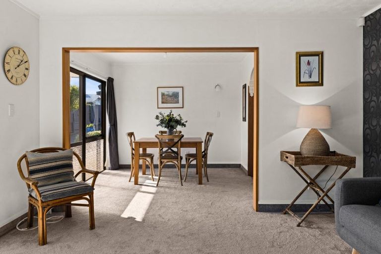 Photo of property in 2/8 Duart Road, Havelock North, 4130