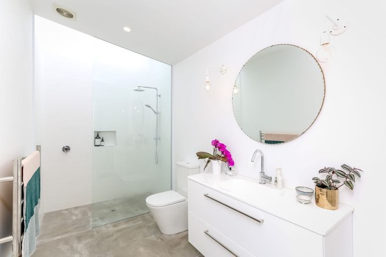 Photo of property in 22 Cutfield Road, New Plymouth, 4310