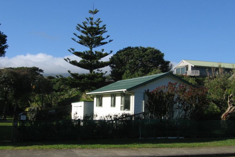 Photo of property in 60 Field Way, Waikanae Beach, Waikanae, 5036