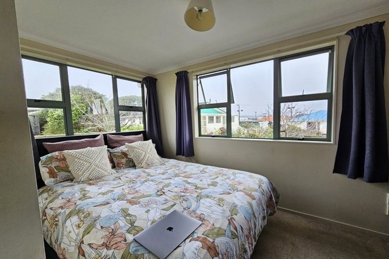 Photo of property in 2 Park Avenue, Titahi Bay, Porirua, 5022