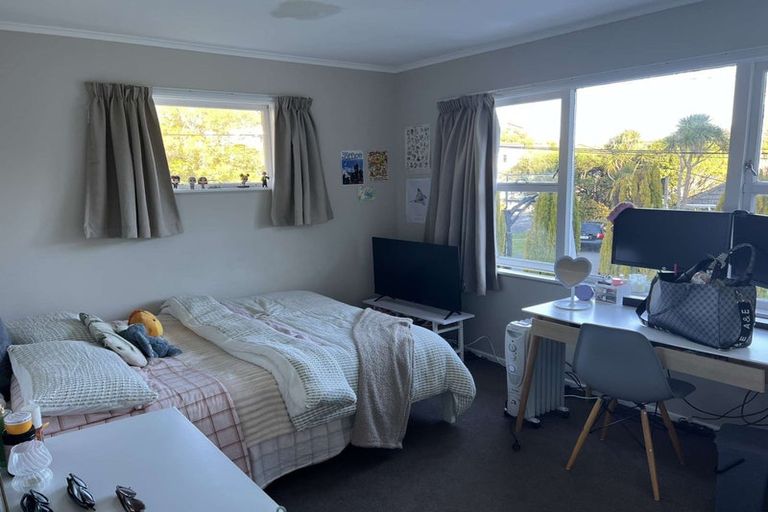 Photo of property in 113 Parkvale Road, Karori, Wellington, 6012