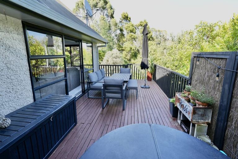 Photo of property in 7 Hillgrove Place, Fitzherbert, Palmerston North, 4410