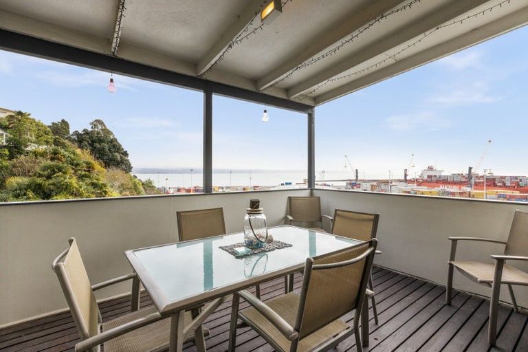 Photo of property in 15 Hornsey Road, Bluff Hill, Napier, 4110