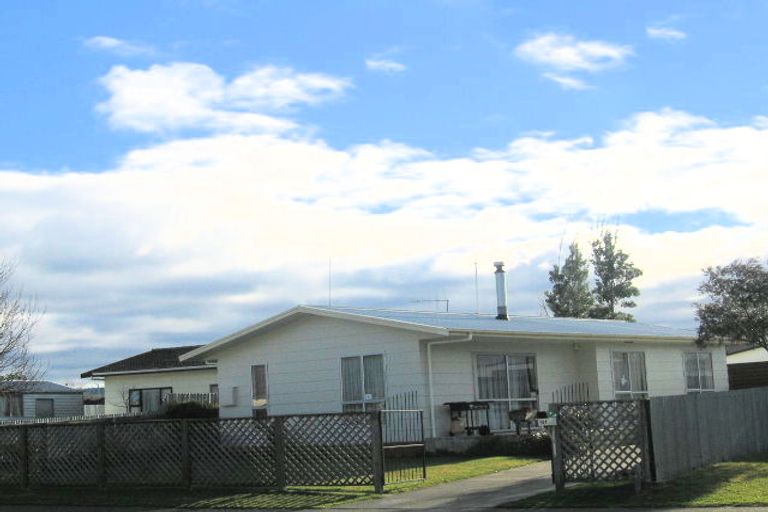Photo of property in 28 Tait Drive, Greenmeadows, Napier, 4112