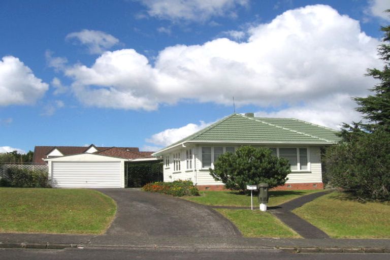 Photo of property in 6 Essex Street, Te Atatu South, Auckland, 0610