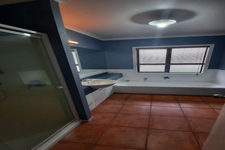 Photo of property in 10 Cinnabar Place, Westgate, Auckland, 0614