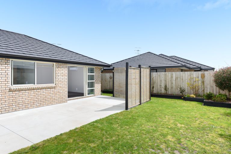 Photo of property in 28 Rainey Crescent, Papamoa Beach, Papamoa, 3118