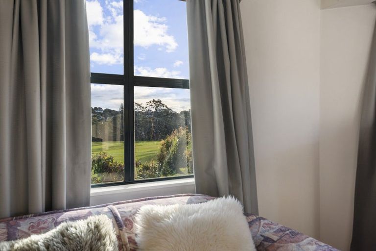 Photo of property in 22/8 Tobago Place, Sunnynook, Auckland, 0620