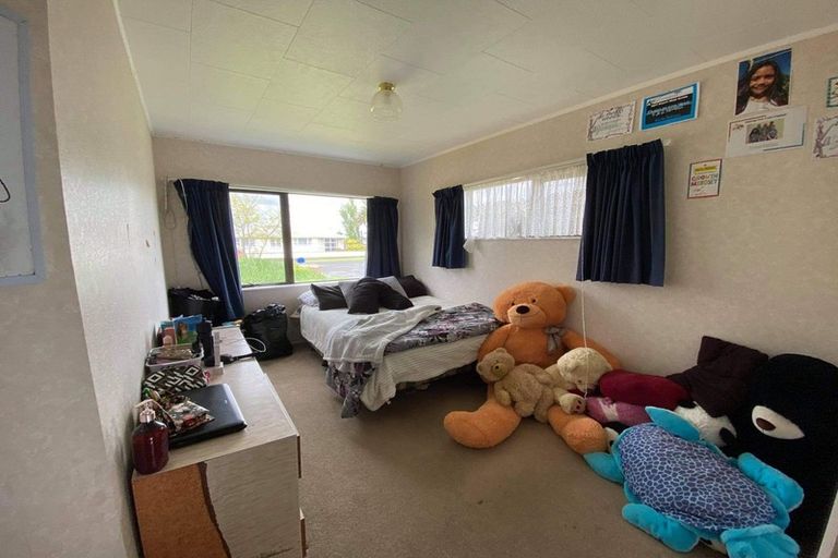 Photo of property in 24 Graham Street, Eltham, 4322