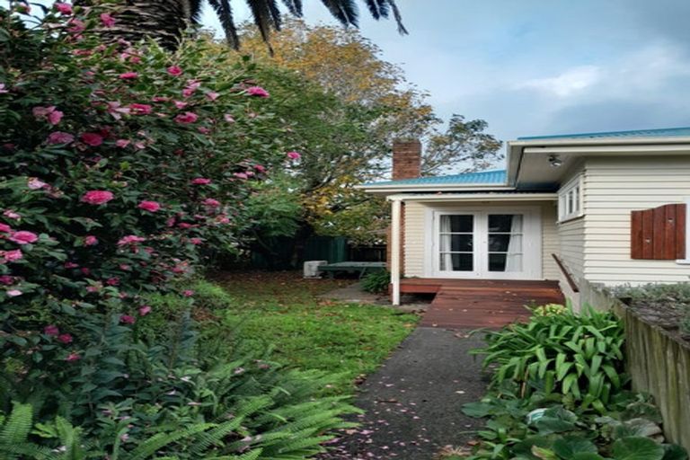 Photo of property in 94 Queen Street, Waiuku, 2123