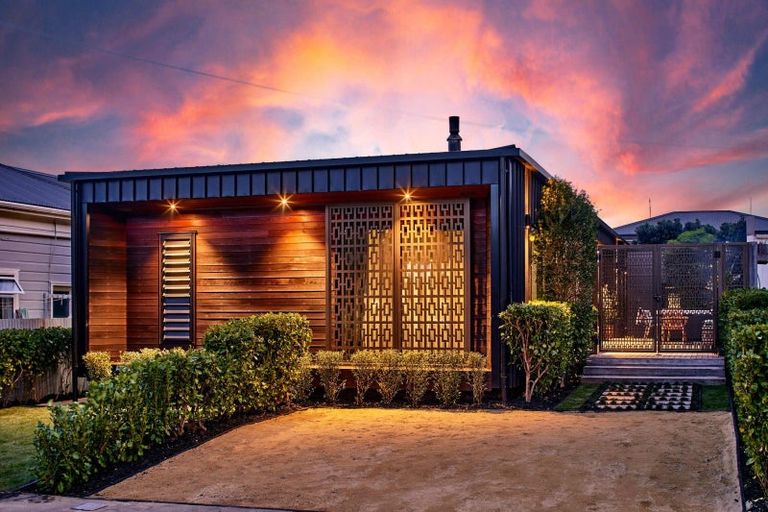 Photo of property in 15 Rua Street, Lyall Bay, Wellington, 6022