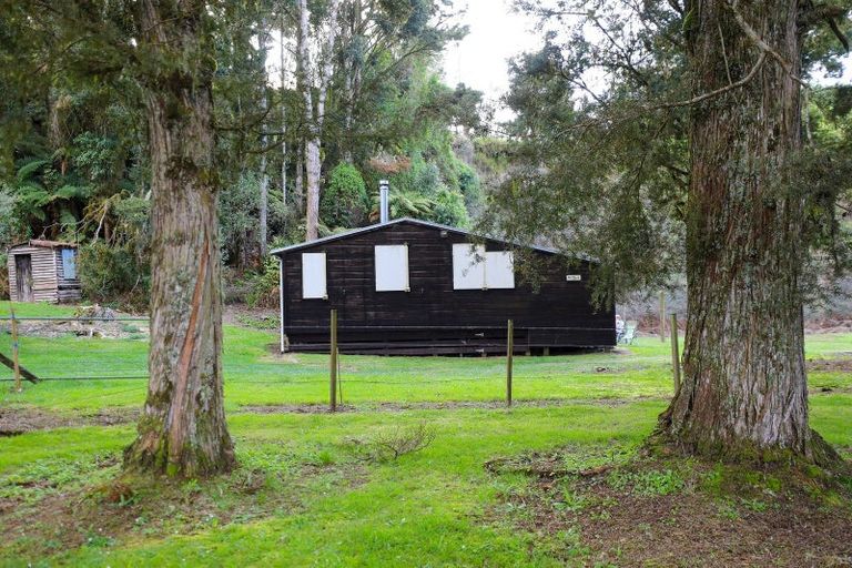 Photo of property in 205 Te Rena Road, Kakahi, 3989