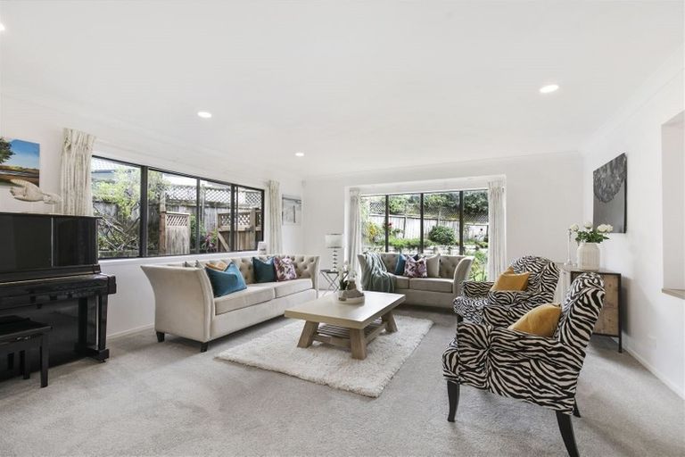 Photo of property in 8 Gillard Place, Eastern Beach, Auckland, 2012