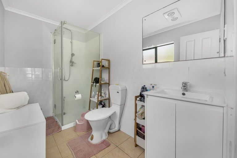 Photo of property in 548 Massey Road, Mangere, Auckland, 2022