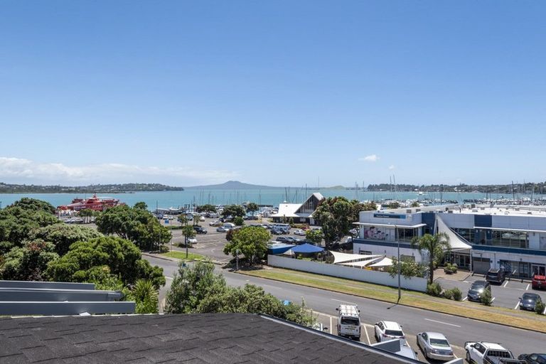 Photo of property in 74 Compass Way, Half Moon Bay, Auckland, 2012