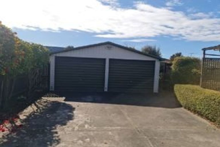 Photo of property in 3 Strack Place, Redwood, Christchurch, 8051