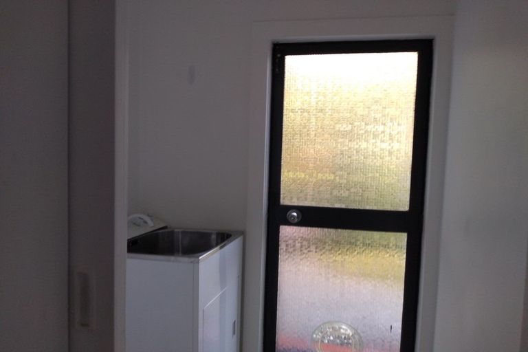 Photo of property in 2/92a Blue Mountains Road, Pinehaven, Upper Hutt, 5019