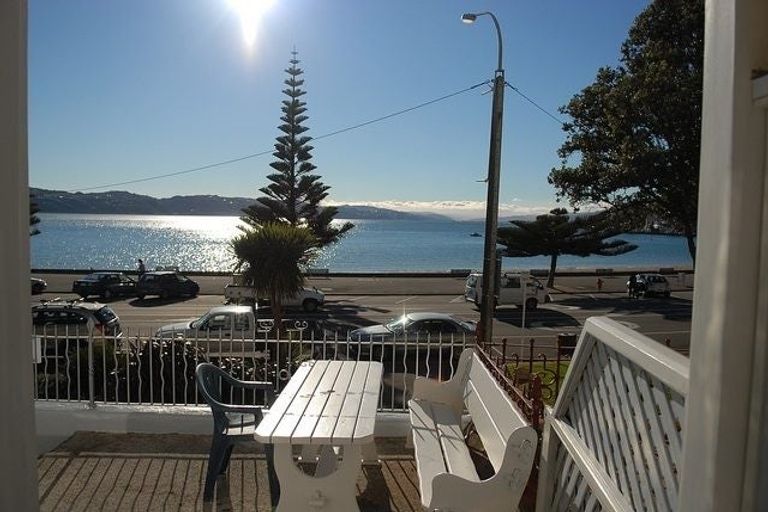 Photo of property in 194 Oriental Parade, Oriental Bay, Wellington, 6011