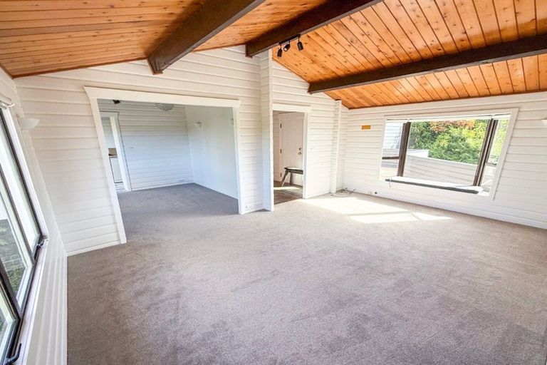 Photo of property in 8 Ngahere Views, Orewa, 0931