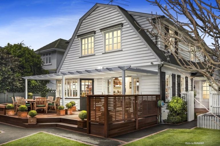 Photo of property in 7 Glen Iris Grove, Woburn, Lower Hutt, 5010